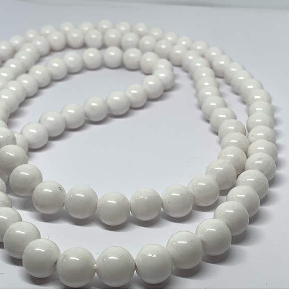 Vintage long White acrylic Beaded Necklace Made in Austria - Picture 3 of 5